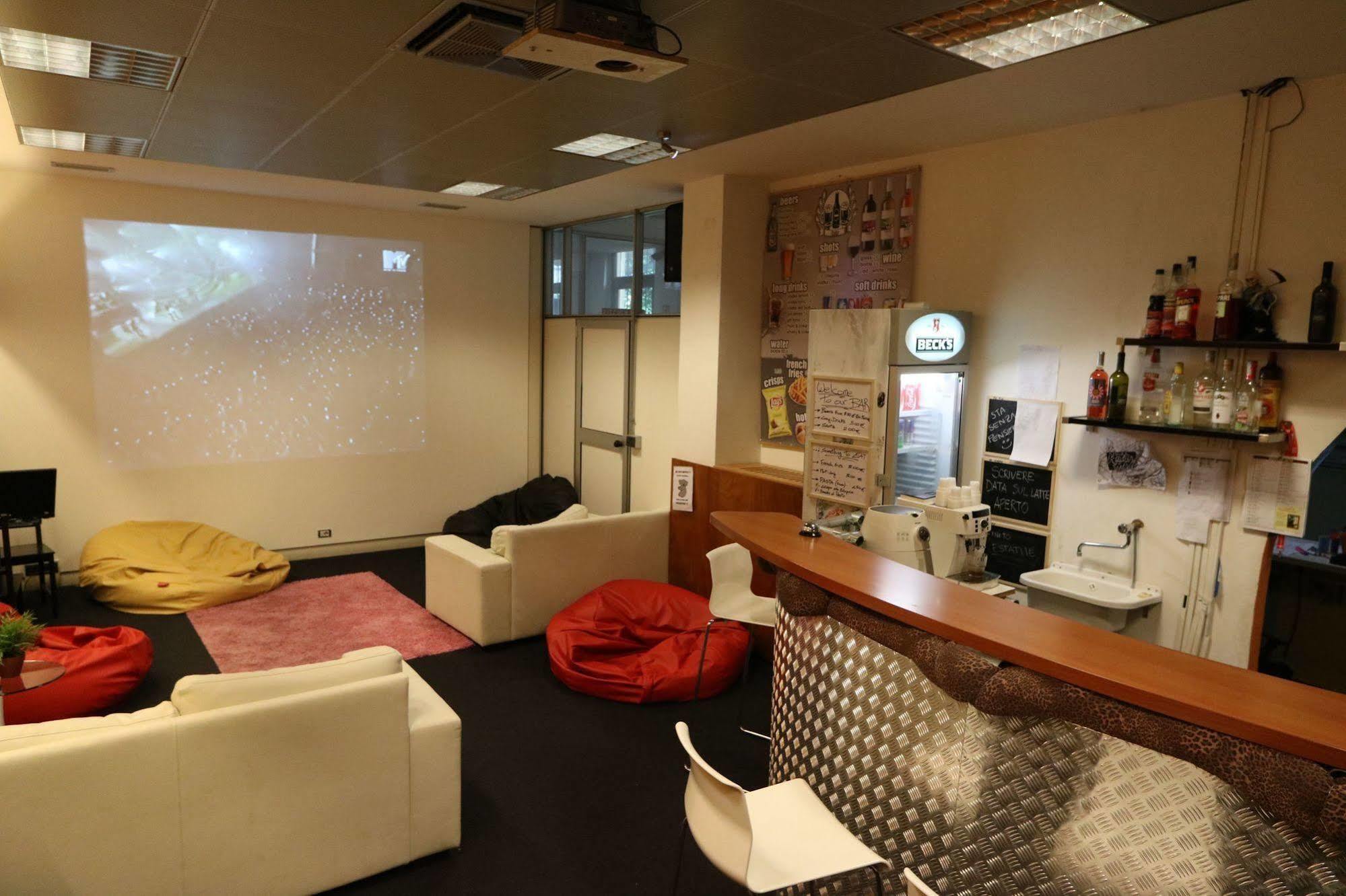 Koala Hostel Milan Bagian luar foto
